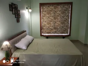 Un appartement de 3 chambres sur deux niveaux avec un grand salon et salle à manger. - Image 5