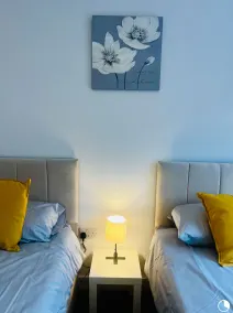 Chic Newly Built Apartment Nottingham - Image 5