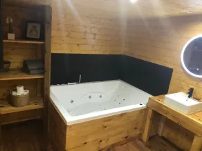 Chalet VIP mit Privatem Jacuzzi und Garten - Image 2