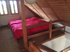 i lugn by läge på en förtrollande trädgård och skogsmark - Image 4