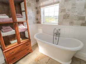 Thistleyhaugh Farmhouse - Image 4