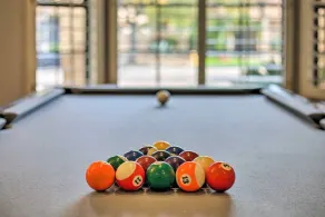 Neu renoviertes Haus am Fairway. Pool und Putting Green.  Trendy Bereich. - Image 2