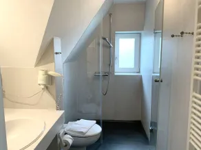 Stråtækt sommerhus, direkte udsigt over Vadehavet med en stor have - Image 2