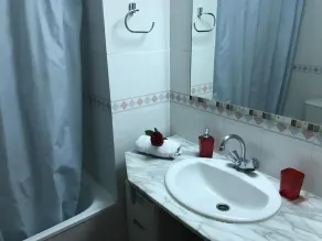 107-MARATHON - Appartement d'une double chambre - Image 2
