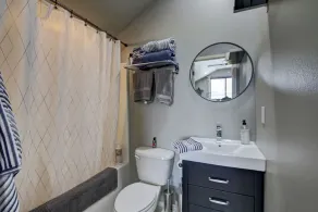 Comfy apartment on acreage, sleeps 2 - Image 3