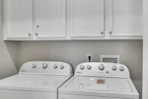 Spacious 3BR Lakeview Condo in Crystal Cove - Image 2