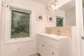 Relax and Enjoy 6 bedrooms cottage on Sandy Beach 1.5 Hours from Toronto  - Image 4