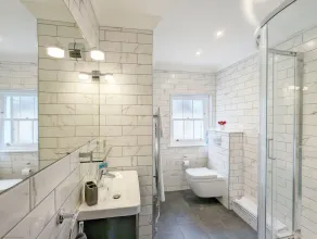 5 The Clock House -  a flat that sleeps 2 guests  in 1 bedroom - Image 2