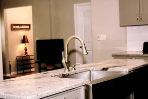 New 4 Bedroom House for Downtown Travelers - Image 2