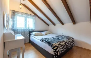 Fantastiskt hem i Vrlika med hus med utsikt över bergen - Image 5