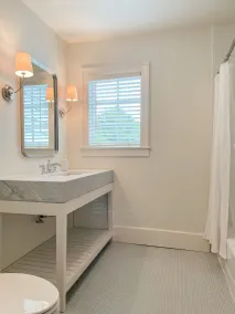 Remodeled Upstairs Apart. with Lake Views, Half Mile to Beaches, Prime Location - Image 3