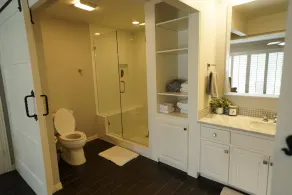 Lakeside Waterfront Lake Austin Home - Image 4
