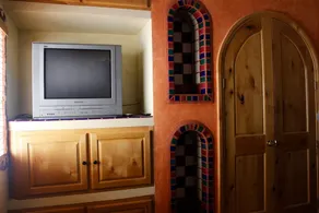 Mid-century Ocean View Apartment - Image 2