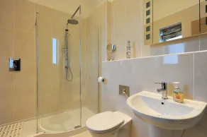 THE PENTHOUSE, family friendly, luxury holiday cottage in West Bay - Image 2