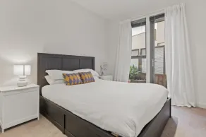 Lakeside 3-Bed Family Home with Amazing Views - Image 5
