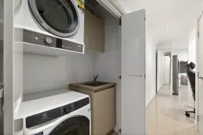 Spacious 3-Bed Apartment in the Heart of St Ives - Image 3