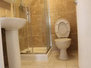 LARGE 12 Guests 5 Bedroom House in Birmingham City Centre - Image 4