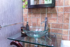 2 Bedroom fully air-conditioned 6 mins from Airport - Image 2