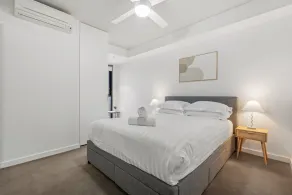 Bright 2-Bed Apartment in Bowen Hills - Image 5