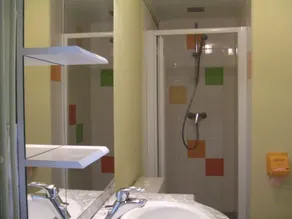 Cabaña 4 personas - límite del parque del volcán, a 300 metros de todas las tiendas - Image 2