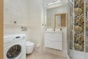 Spacious Apartment | Parking | Workspace - Image 3