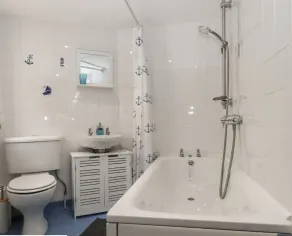 Cornerside, a character apartment in Stokeinteignhead, South Devon - Image 5
