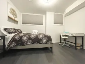 New Private Entrance Bright Boutique 1 Bedroom Suite with Patio - Image 4