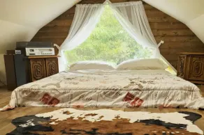 Updated  farm style Apt.  w/ loft minutes from Airport and Seattle - Image 5