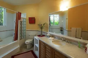 Fully staffed oceanfront Villa in gated community - Image 3