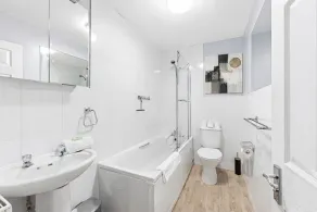 Loughton House • Prime Location • Driveway Parking • Smart TVs • Super-Fast WiFi • Yoko Property - Image 3