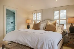 Luxurious Harbor View “Cynthia” cottage. Walk & bike to everything! - Image 4