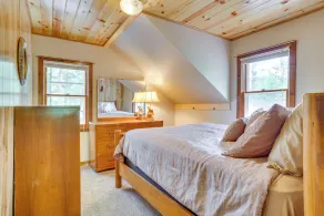 Hatfield Family Home on Lake Arbutus: Boat & Hike - Image 4