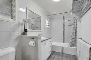 Three bedroom house easy walk to several beaches including dog beach, and... - Image 3