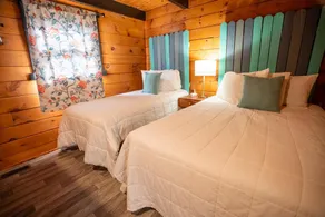 The Overlook Log Cabin - Offer a Queen bedroom, a Full & a Twin Bedroom,  and 2 twin beds with amazing Lake Barkley Views! - Image 2