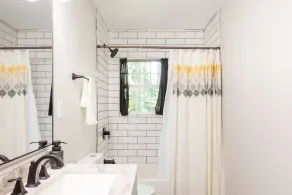 Modern APT 4 Beds Mins to Atlanta Airport & Downtown 🔥 - Image 5