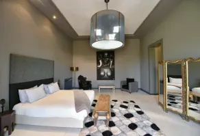 Luxury villa in the Marrakech palm grove, a 2-hectare property - Image 3