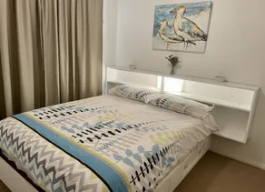 Idyllic 3 bedroom holiday accommodation, short walk to beach. - Image 3