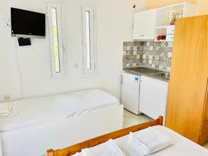 Achinora Potos Triple Room With Balcony - Image 3