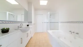 Bayview Beachfront Apartment - nestled in the dunes of Port Fairy's Eastern Beach - Image 2