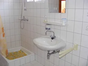 Holiday home with air conditioning and garden - Image 5