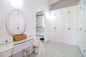 Belle Villa Familiale - 4 Chambres avec Salle de Bains, Grande Piscine et AirCon - Image 4