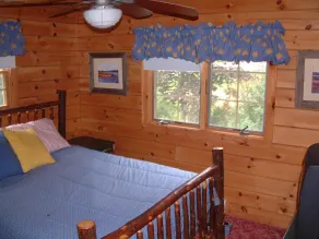 Log home on untouched cold stream lake - Image 5