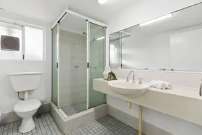 Cairns Tropical Bliss Swim in Swim out Apartment - Image 3