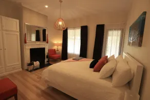 Lux Modern Minimalist Getaway, King, Open Fire, River Access/Views in Township. - Image 4