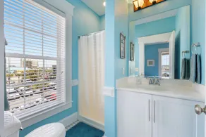 Ocean view, Walkable to Everything in the heart of Carolina Beach - Image 4