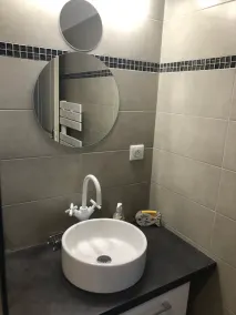 T2 tout confort dans maison de village - Image 4