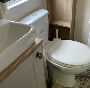 Sunflower -  premier dog-friendly caravan on Rockley Park  - Image 5