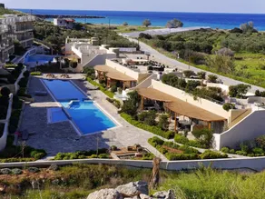 Elegant, Modern  With Shared Swimming Pools - Image 4