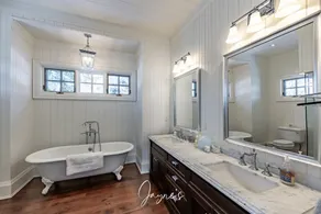 Gorgeous 6 bedroom | 6 bathroom cottage with living quarters in Boathouse! - Image 2