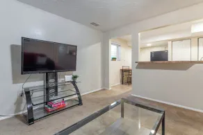 Cozy Newly Remodeled Basement Apartment - Image 2